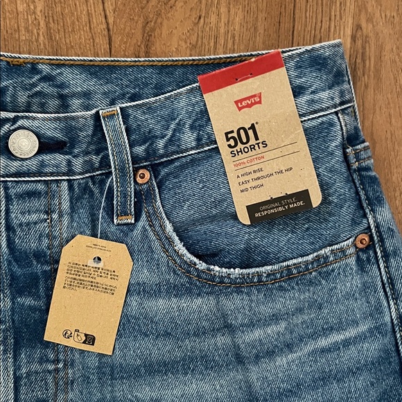 NWT Levi’s 501 Mid-Thigh Shorts - Picture 2 of 10